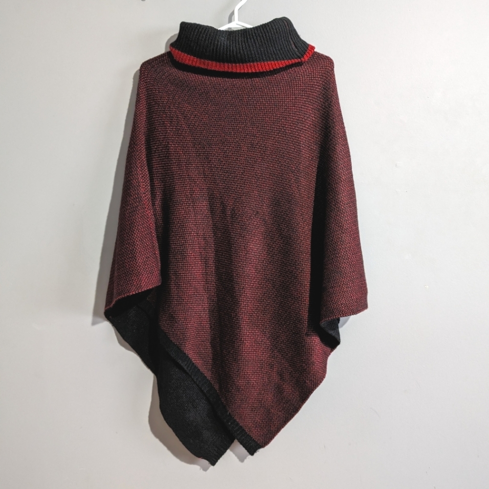 Papillon poncho one size fits all  black and burgundy hounds tooth pattern
